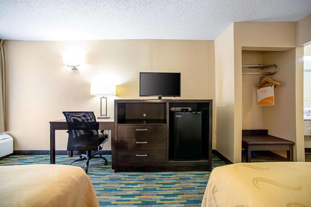 Double Room with Two Double Beds - Non-Smoking interior